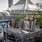 Eiffel Apartment