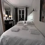 Eiffel Apartment