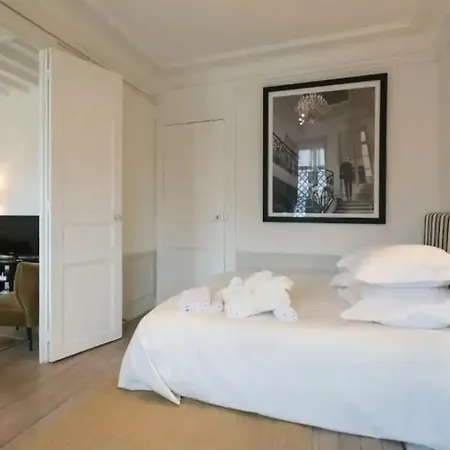 Apartment Eiffel *