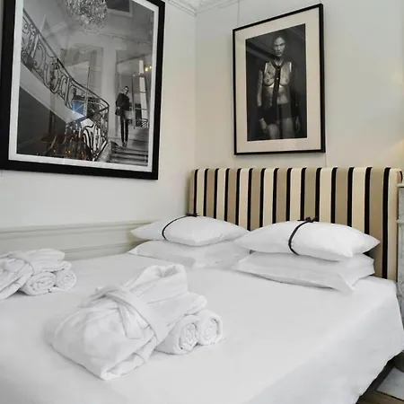 Eiffel Apartment