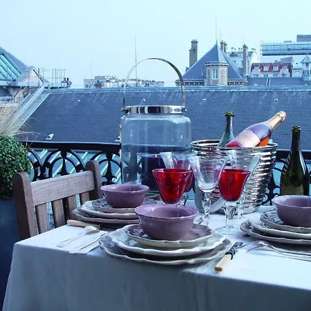 Eiffel Apartment