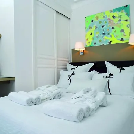 Eiffel Apartment Paris