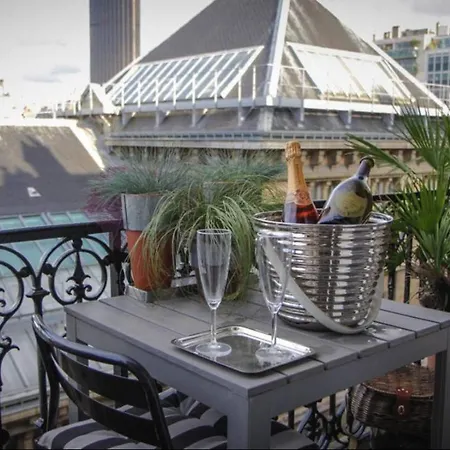 Eiffel Apartment