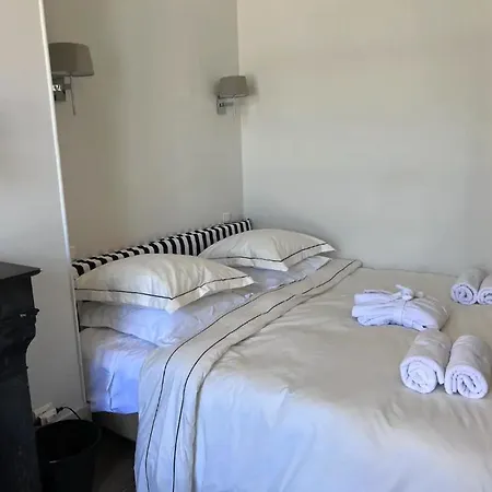 Eiffel Apartment Paris