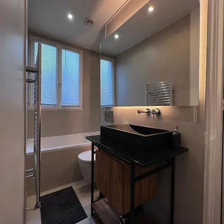 Eiffel Apartment *