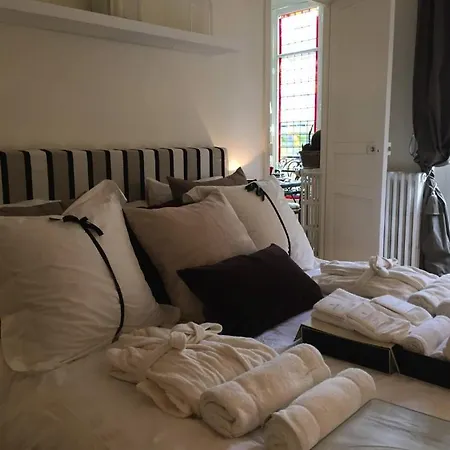 Eiffel Apartment Paris