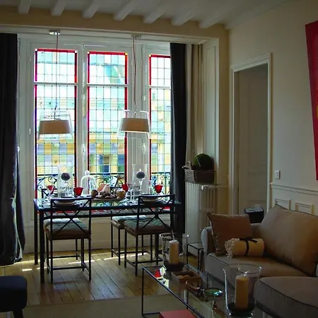 Eiffel Apartment