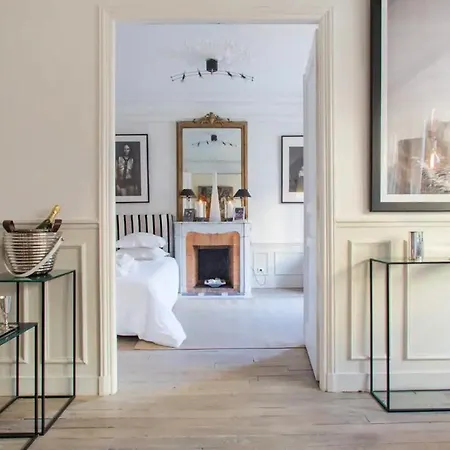 Eiffel Apartment