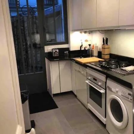 Eiffel Apartment