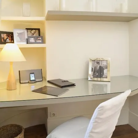 Eiffel Apartment