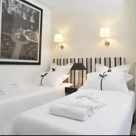 Eiffel Apartment Paris