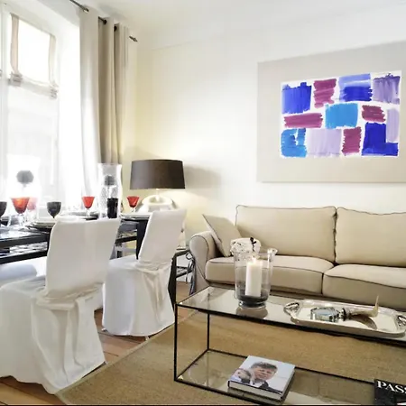 Eiffel Apartment