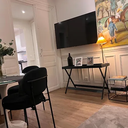 Apartment Eiffel Paris