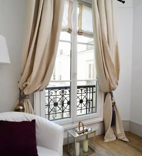 Eiffel Apartment *