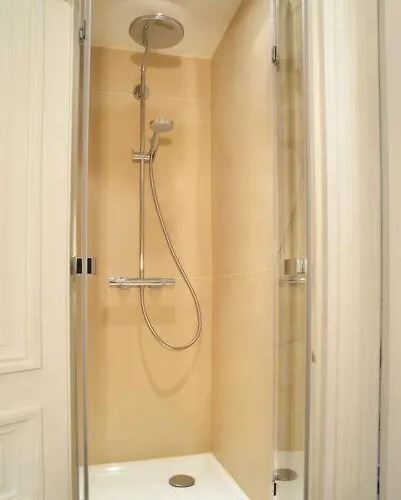 Apartment Eiffel Paris