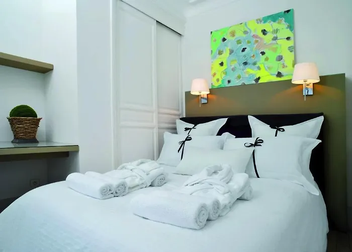 Eiffel Apartment Paris