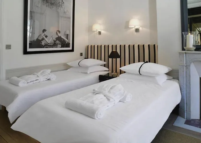 Eiffel Apartment Paris