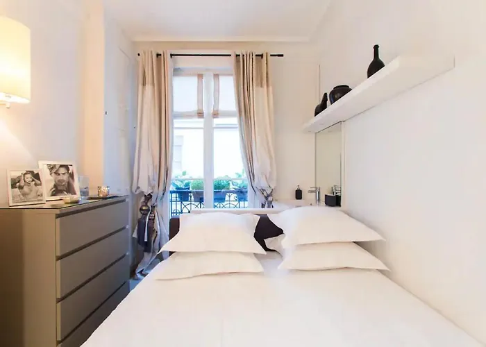 Apartment Eiffel Paris