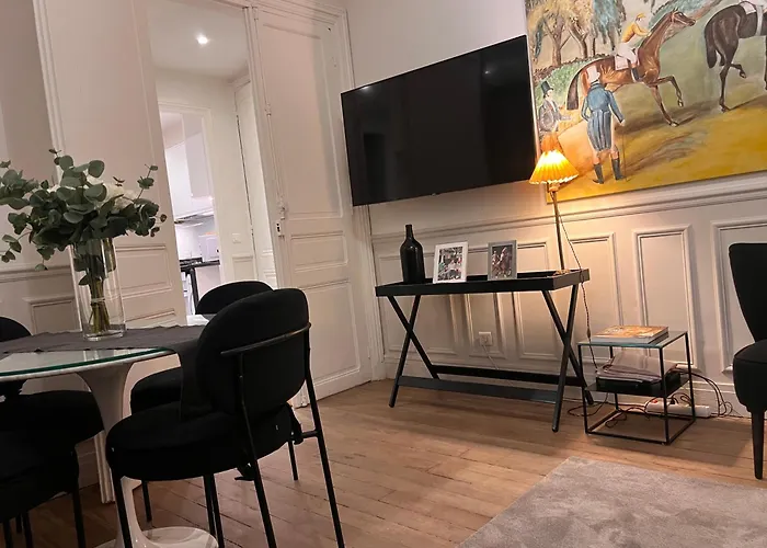 Apartment Eiffel Paris